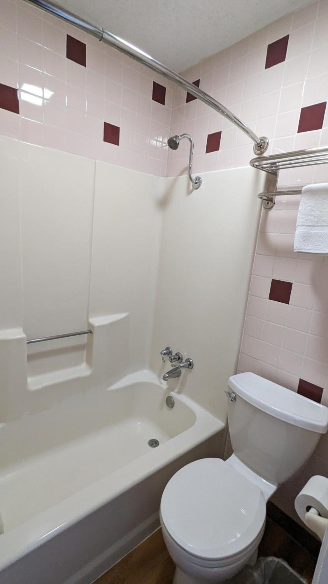 Hillcrest Inn & Suites 오조나 외부 사진